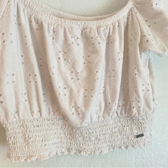 Hollister Cream Smocked Crop Blouse Short Sleeve‎ - Picture 2 of 3